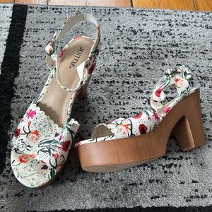 Heeled sandals